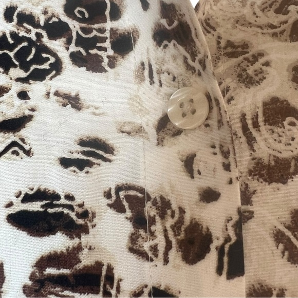 🐆CHICO No Iron Animal Print Pattern Blouse Sz Chico 0 - Picture 11 of 14